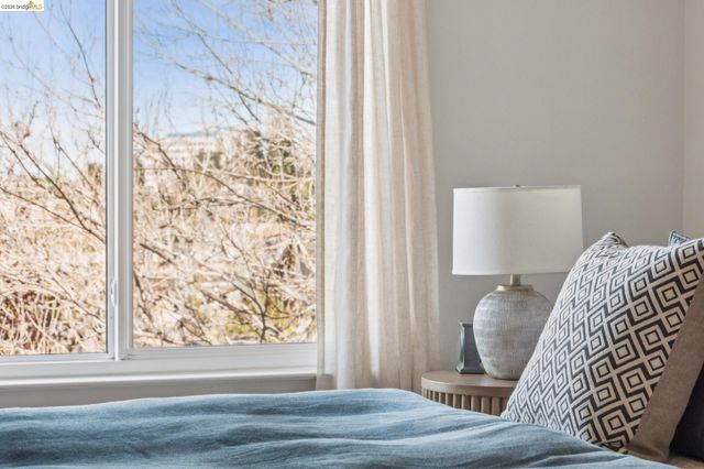 330 Vernon St 301, Oakland, CA 94610