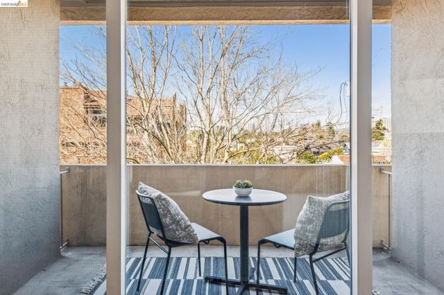 330 Vernon St 301, Oakland, CA 94610