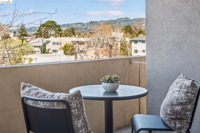 330 Vernon St 301, Oakland, CA 94610