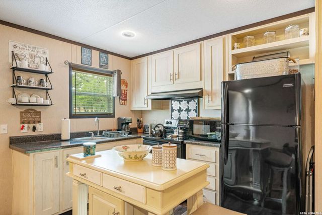 916 private road 2532, Mico, TX 78056