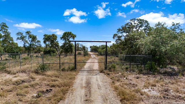 916 private road 2532, Mico, TX 78056