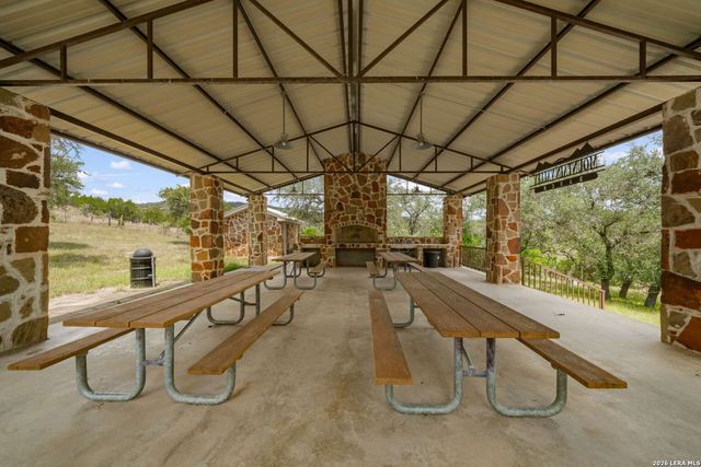 916 private road 2532, Mico, TX 78056