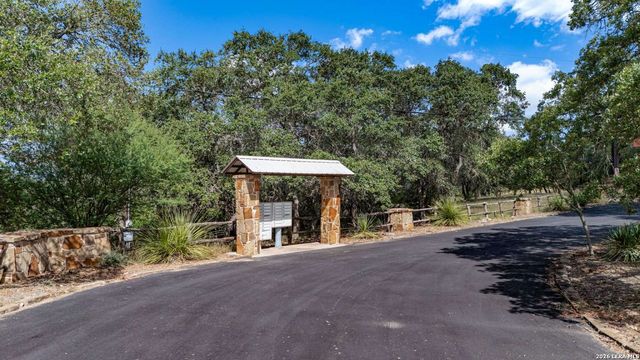 916 private road 2532, Mico, TX 78056