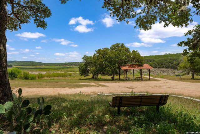 916 private road 2532, Mico, TX 78056