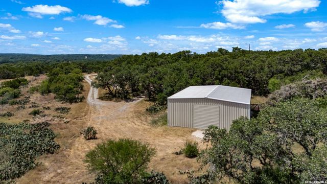 916 private road 2532, Mico, TX 78056