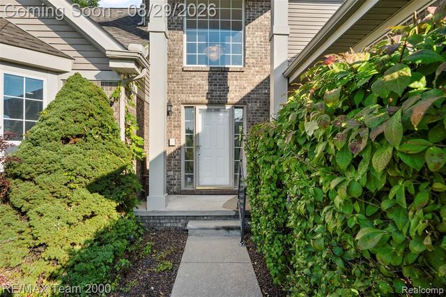 30003 Huron Meadows Drive, Rockwood, MI 48173