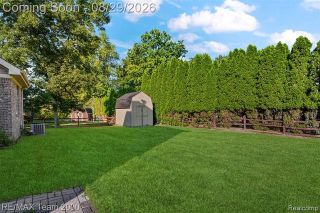 30003 Huron Meadows Drive, Rockwood, MI 48173