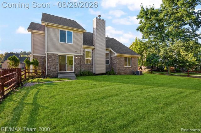 30003 Huron Meadows Drive, Rockwood, MI 48173