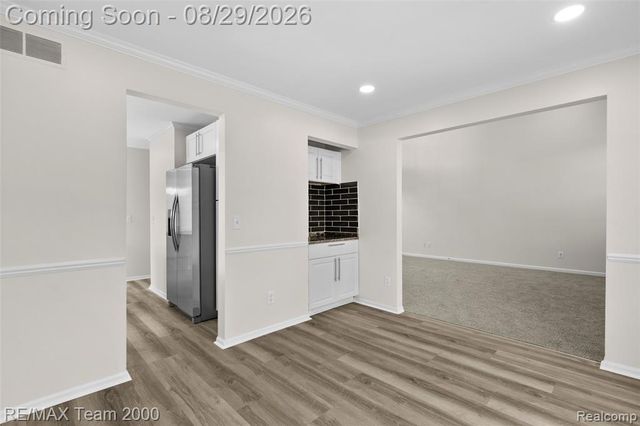 30003 Huron Meadows Drive, Rockwood, MI 48173