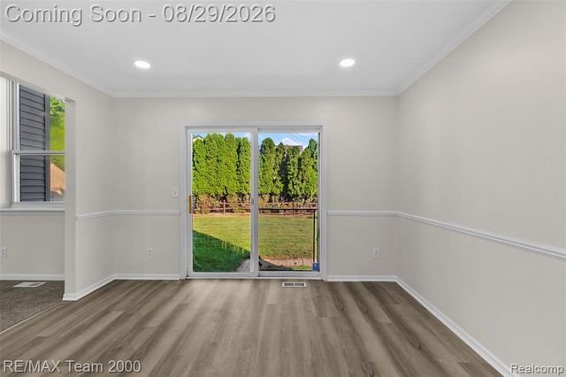 30003 Huron Meadows Drive, Rockwood, MI 48173