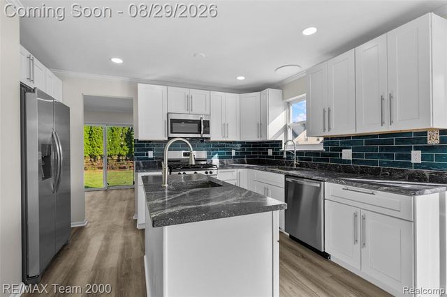30003 Huron Meadows Drive, Rockwood, MI 48173