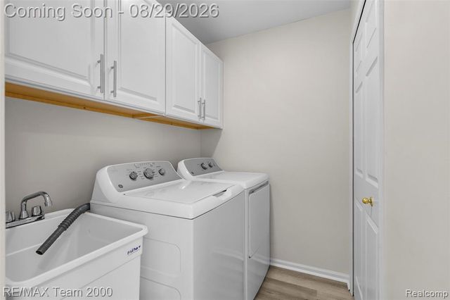 30003 Huron Meadows Drive, Rockwood, MI 48173
