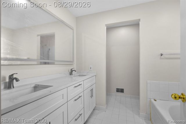 30003 Huron Meadows Drive, Rockwood, MI 48173