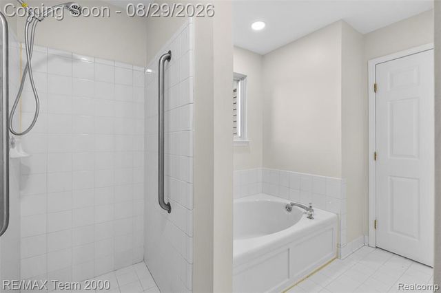 30003 Huron Meadows Drive, Rockwood, MI 48173