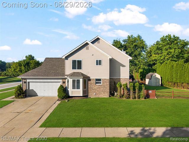 30003 Huron Meadows Drive, Rockwood, MI 48173