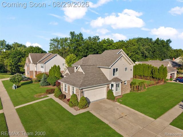 30003 Huron Meadows Drive, Rockwood, MI 48173