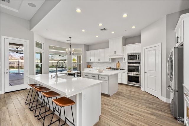 16612 Bellewood Place, Bakersfield, CA 93314