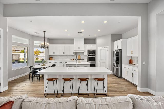 16612 Bellewood Place, Bakersfield, CA 93314