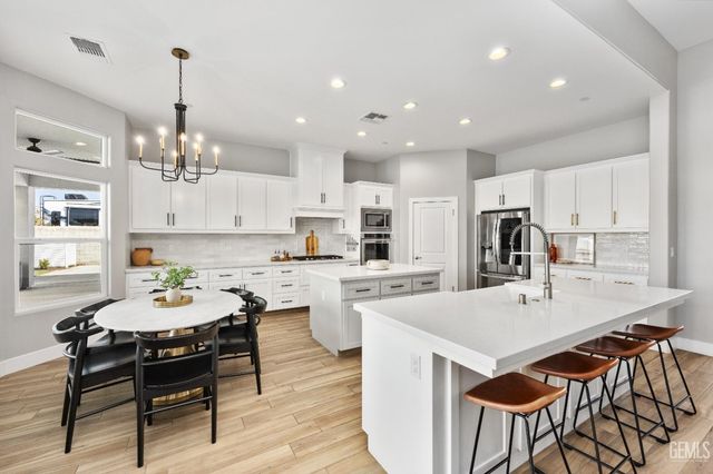 16612 Bellewood Place, Bakersfield, CA 93314