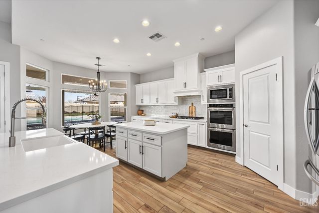 16612 Bellewood Place, Bakersfield, CA 93314