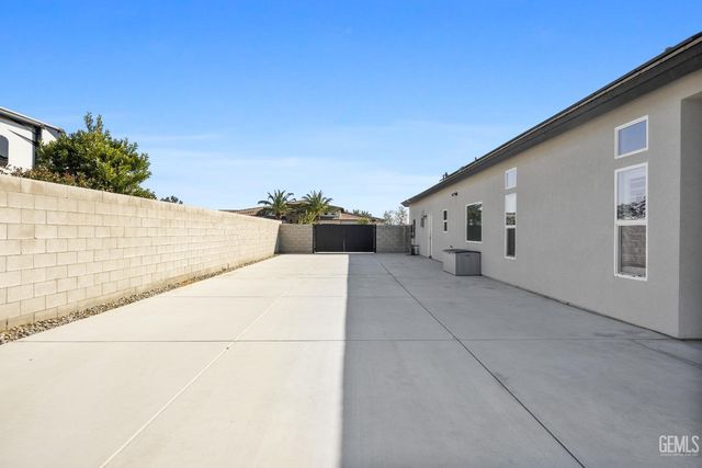 16612 Bellewood Place, Bakersfield, CA 93314