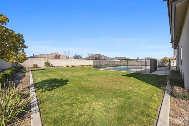 16612 Bellewood Place, Bakersfield, CA 93314