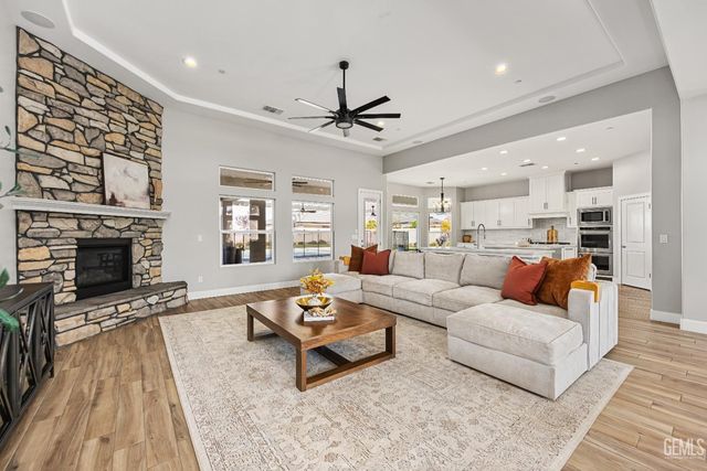 16612 Bellewood Place, Bakersfield, CA 93314