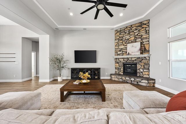 16612 Bellewood Place, Bakersfield, CA 93314