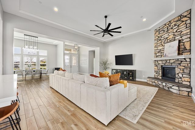 16612 Bellewood Place, Bakersfield, CA 93314