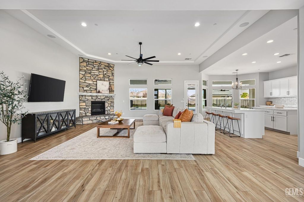 16612 Bellewood Place, Bakersfield, CA 93314