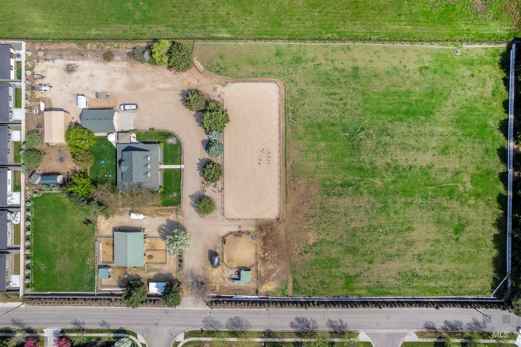 1400 E Leigh Field Dr, Meridian, ID 83646 photo 2