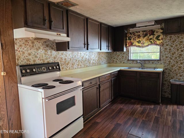 385 Shelton Rd, Newport, TN 37821