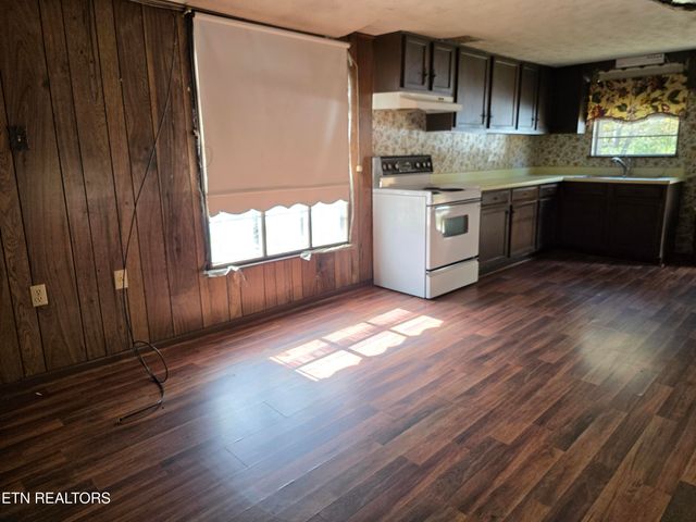 385 Shelton Rd, Newport, TN 37821