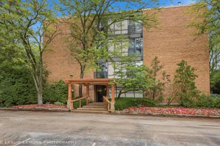 1833 Four Lakes Avenue 3M, Lisle, IL 60532