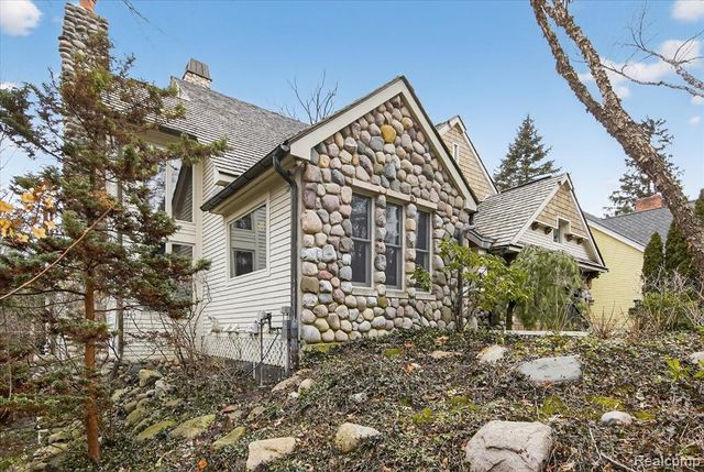 405 Bonnie Brier Street, Birmingham, MI 48009