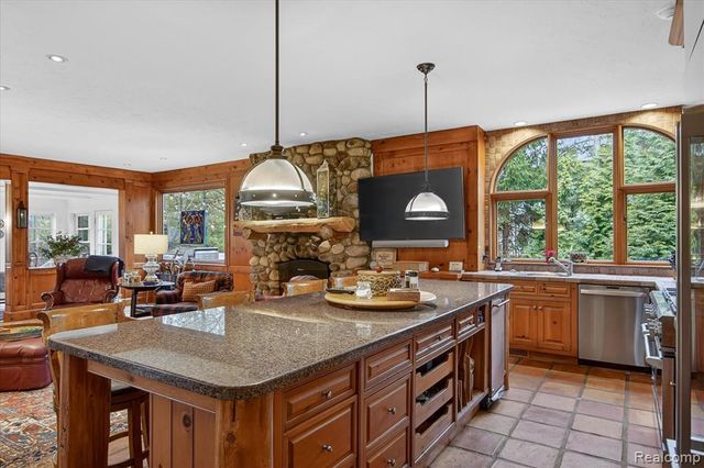 405 Bonnie Brier Street, Birmingham, MI 48009