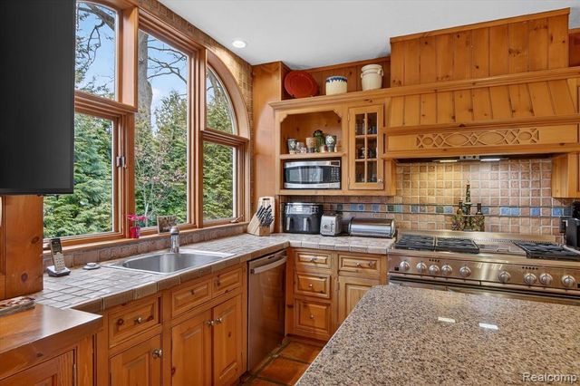 405 Bonnie Brier Street, Birmingham, MI 48009