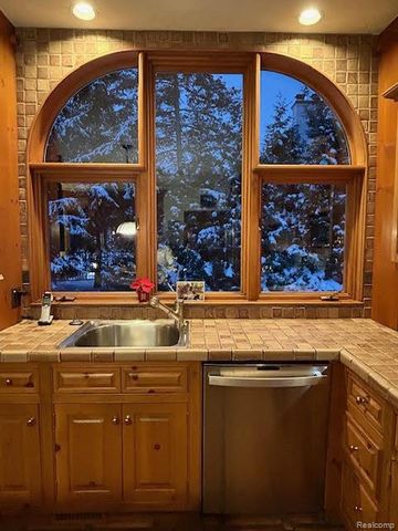 405 Bonnie Brier Street, Birmingham, MI 48009