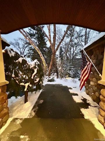 405 Bonnie Brier Street, Birmingham, MI 48009