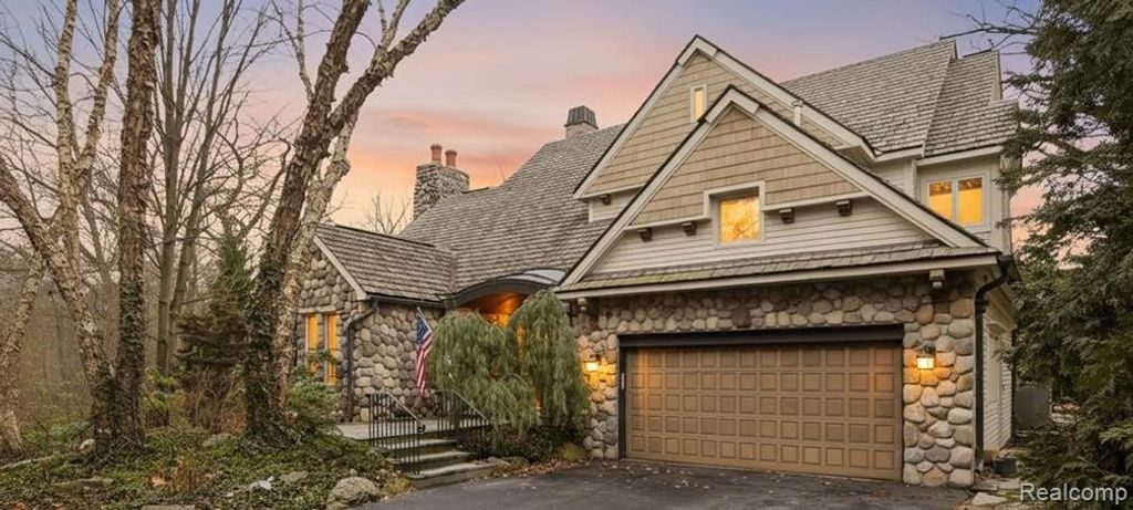 405 Bonnie Brier Street, Birmingham, MI 48009