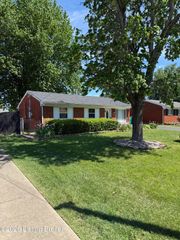 140 Starlite Dr, Louisville, KY 40229