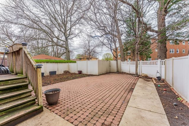 4856 Howard Street, Skokie, IL 60077