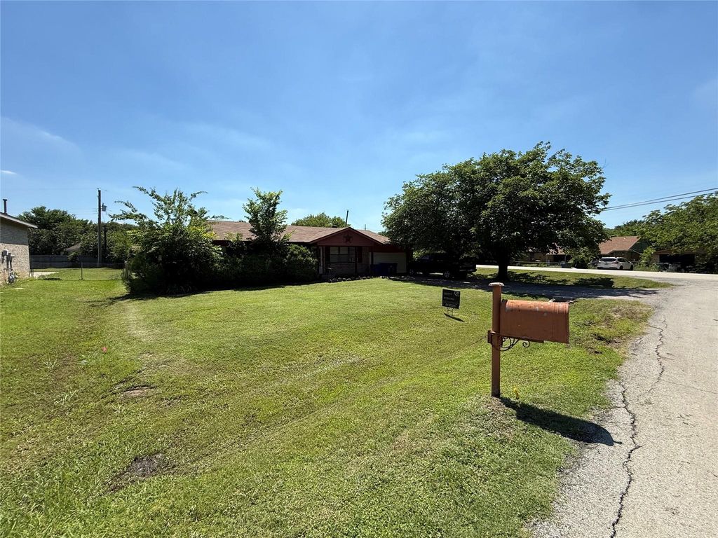 300 Linda Street, Roanoke, TX 76262 — photo 2