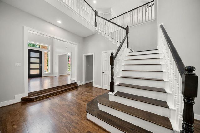 24611 W Kingscrest Circle, Spring, TX 77389