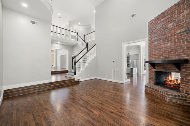 24611 W Kingscrest Circle, Spring, TX 77389
