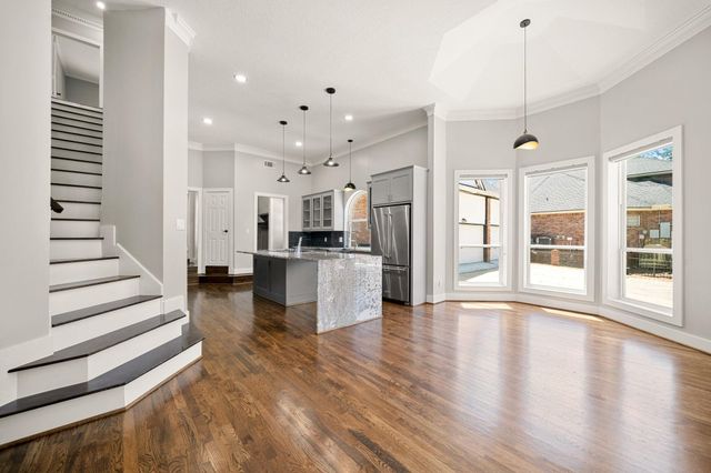 24611 W Kingscrest Circle, Spring, TX 77389