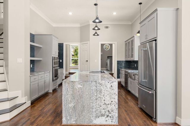 24611 W Kingscrest Circle, Spring, TX 77389