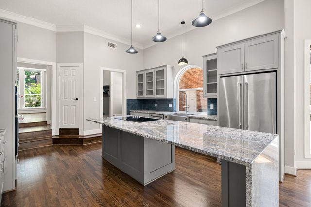 24611 W Kingscrest Circle, Spring, TX 77389