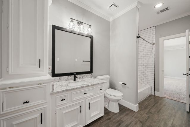24611 W Kingscrest Circle, Spring, TX 77389