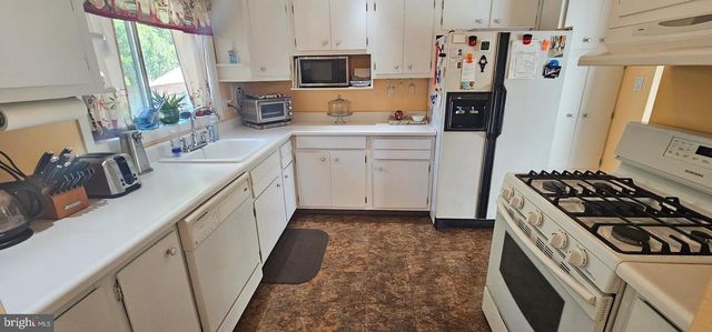 105 HILLSIDE RD, Stratford, NJ 08084